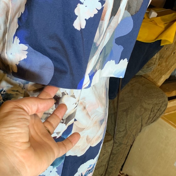 Elegant Floral V-Neck Midi Dress - Blue and White - Picture 2 of 7